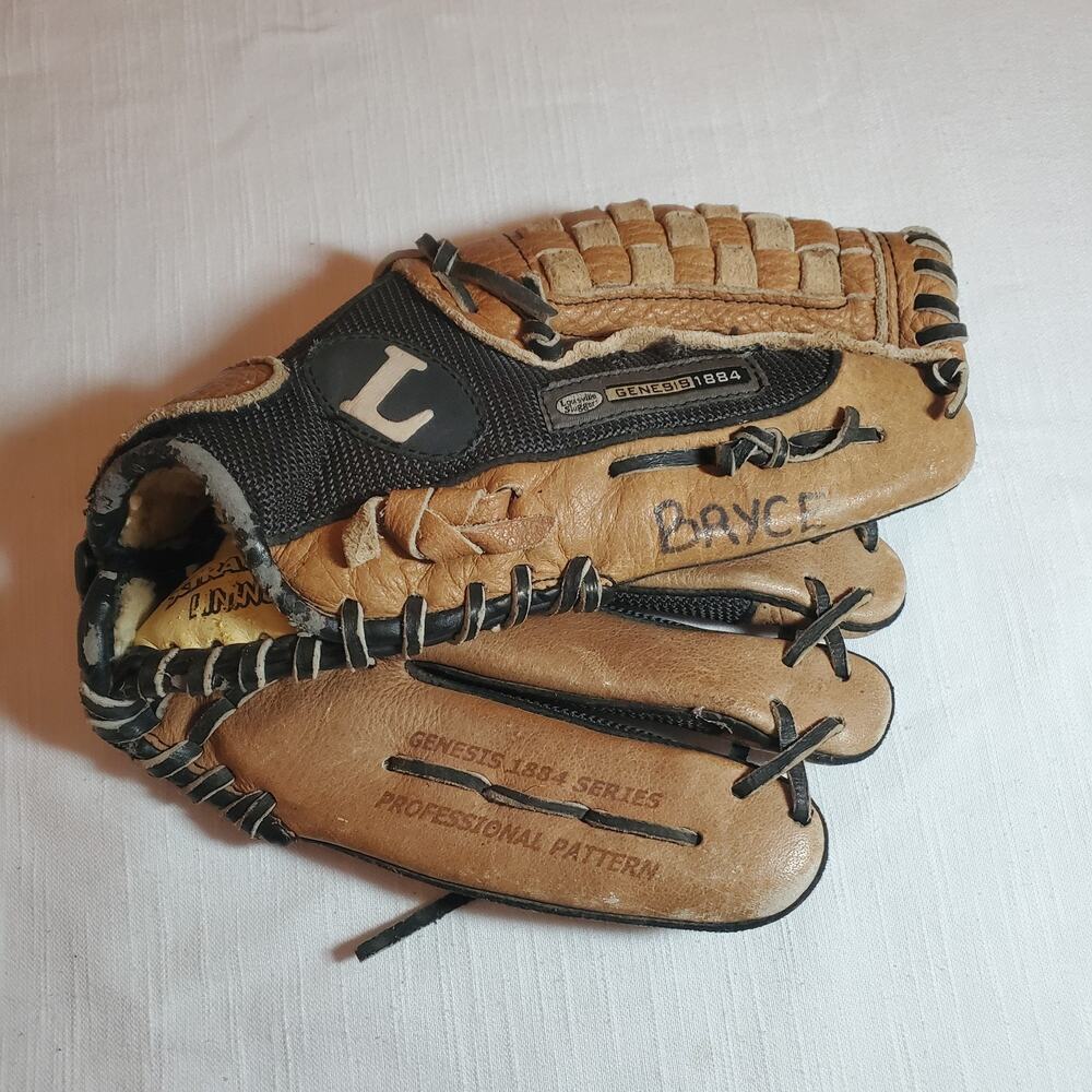 Louisville Slugger Genesis 1884 GEN1100BM 11 Inch Baseball Glove Fielders Mitt